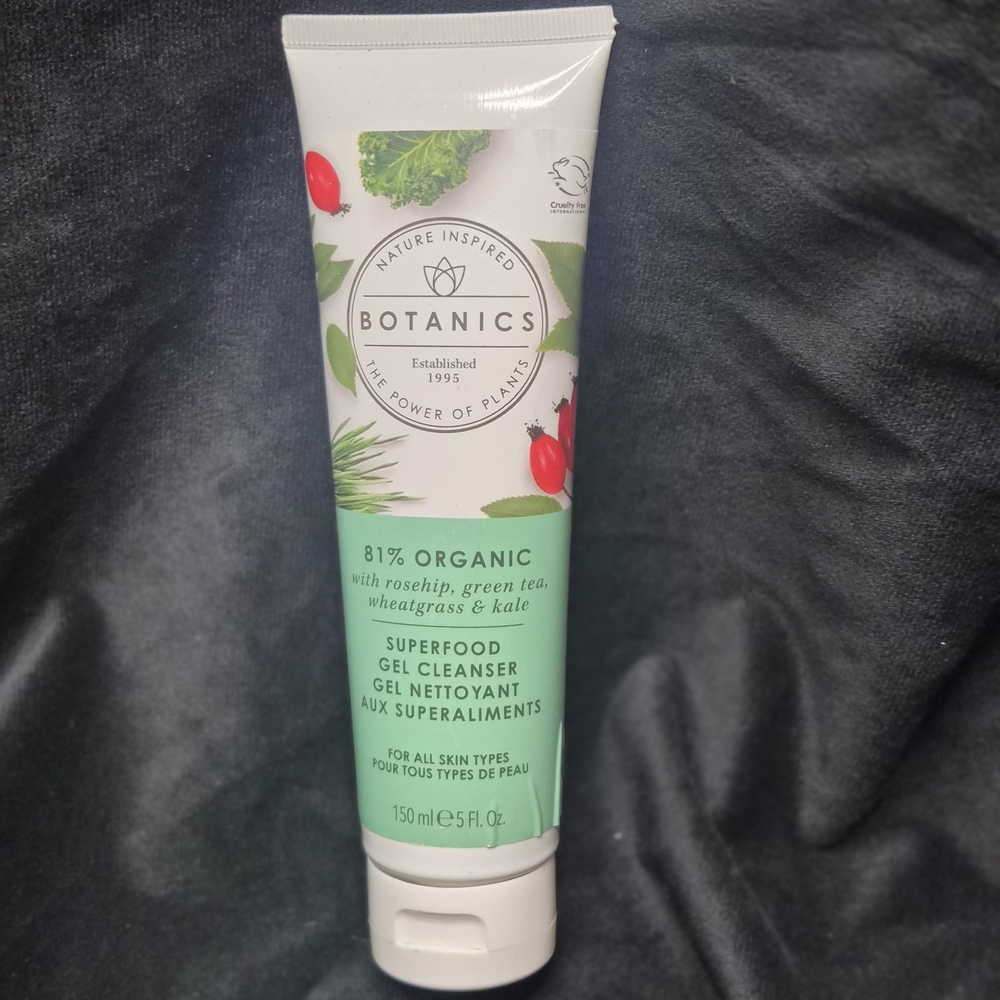 Botanics Superfood Gel Cleanser - Mint Green & White